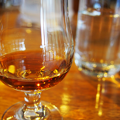 whisky-and-water-serve